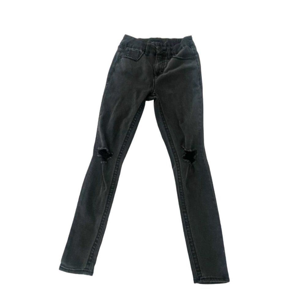 Like new! Seven7 Womens Black Distressed Ripped Knee Skinny Jeans Size 4 - Picture 2 of 5